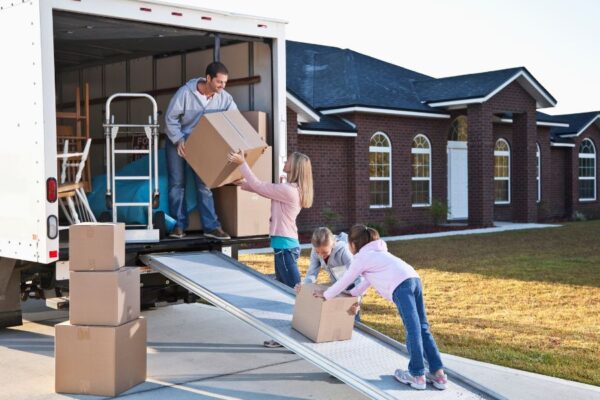 family loading up a uhaul to put in self storage